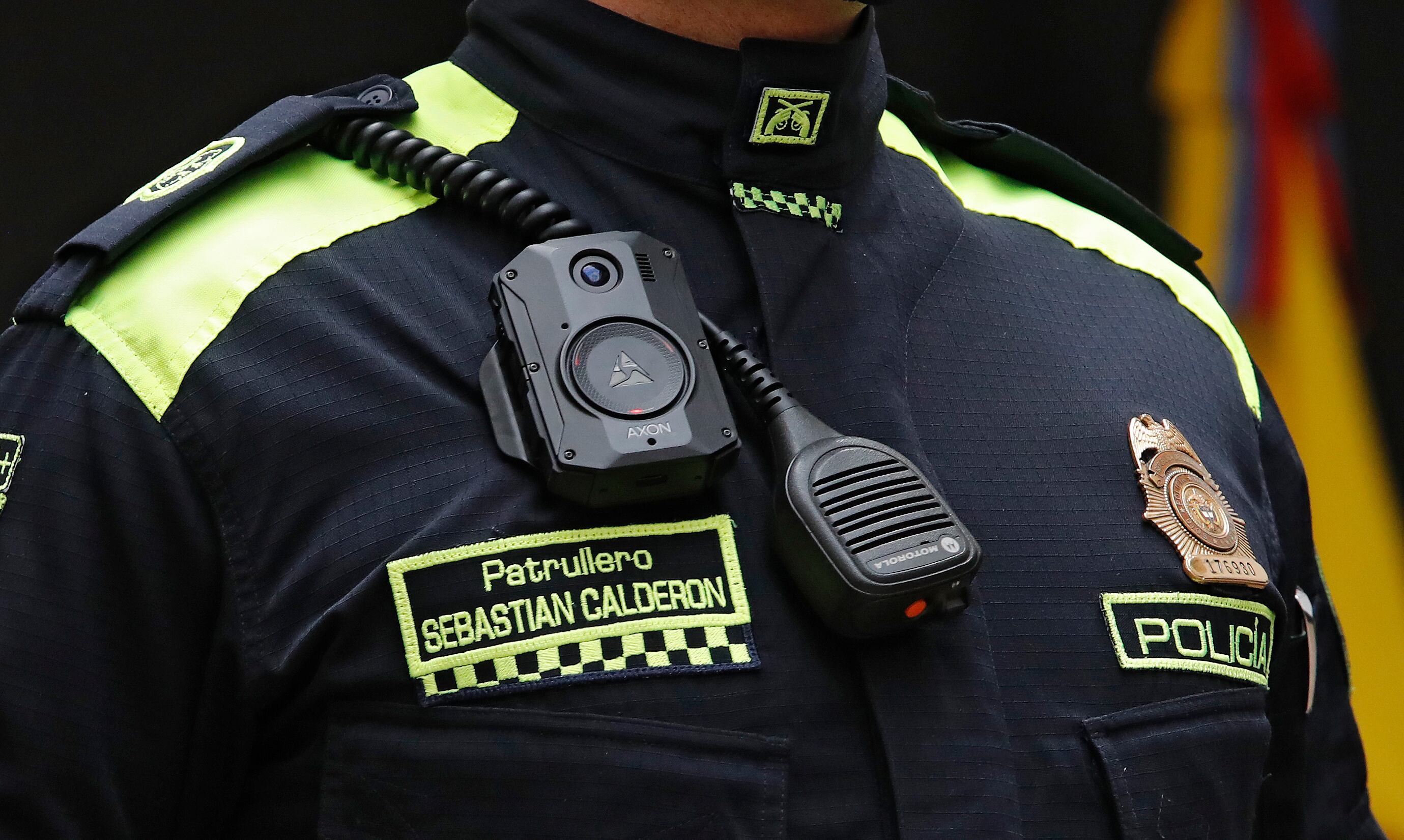 El Ministerio de Defensa y la Policía Nacional presentaron los nuevos uniformes de color azul y neón para los policías que están las calles patrullando.
Bogotá marzo 15 del 2021
Foto Guillermo Torres Reina / Semana