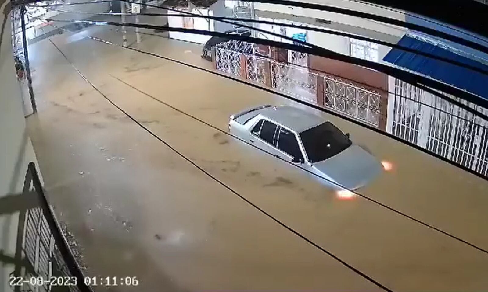 Los organismos de Gestión del Riesgo atienden emergencias en el área metropolitana de Bucaramanga por las fuertes lluvias.