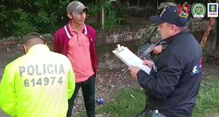 Es señalado de asesinar a dos personas.