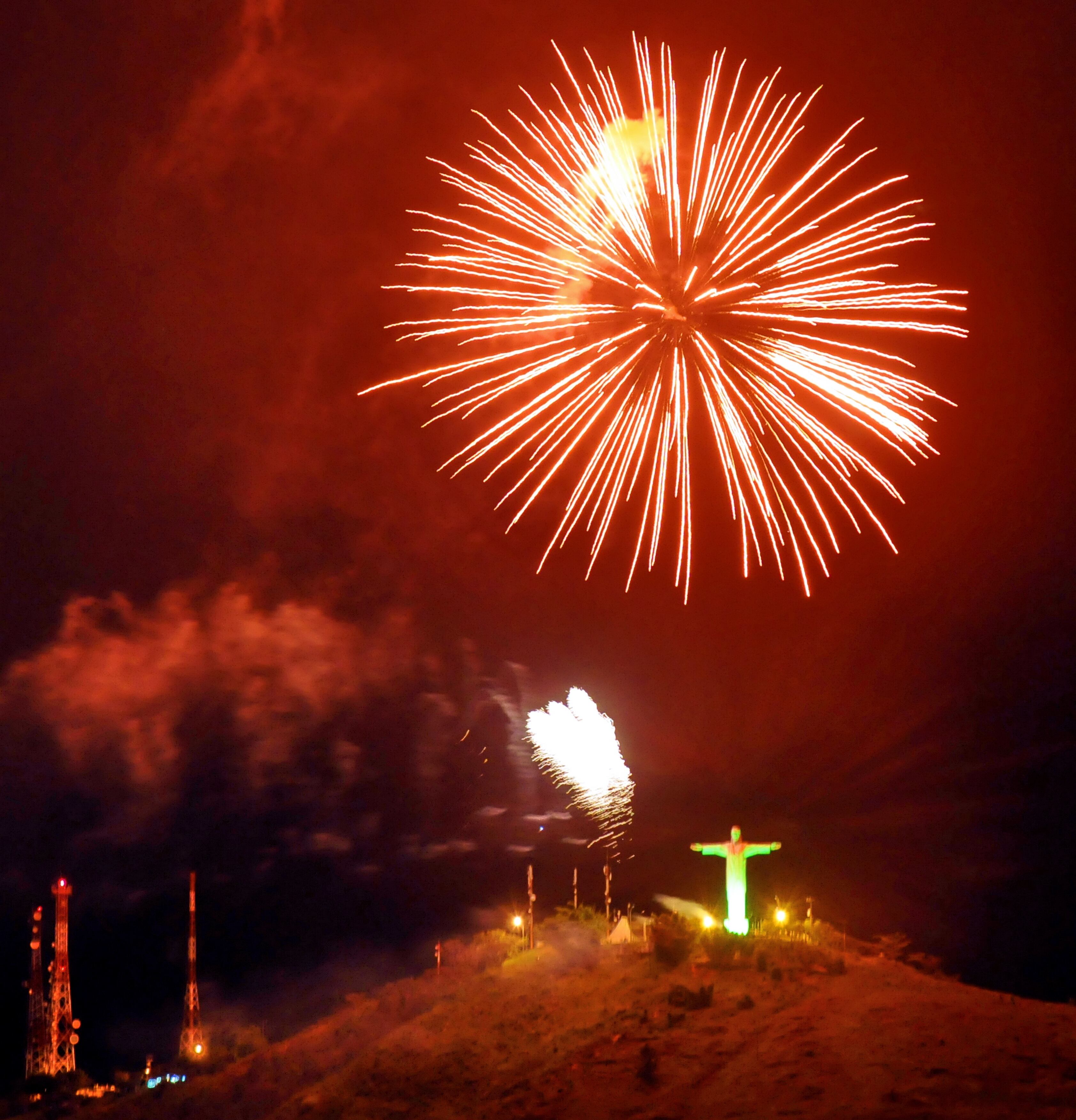 El uso de la pólvora en diciembre representa uno de los mayores retos para el sector salud dado las lesiones que causa, que pueden ir desde quemaduras de diferentes grados de severidad con secuelas asociadas, así como intoxicaciones por contacto o ingestión del consumo de dichas sustancias o artefactos