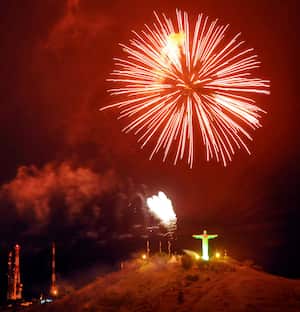 El uso de la pólvora en diciembre representa uno de los mayores retos para el sector salud dado las lesiones que causa, que pueden ir desde quemaduras de diferentes grados de severidad con secuelas asociadas, así como intoxicaciones por contacto o ingestión del consumo de dichas sustancias o artefactos