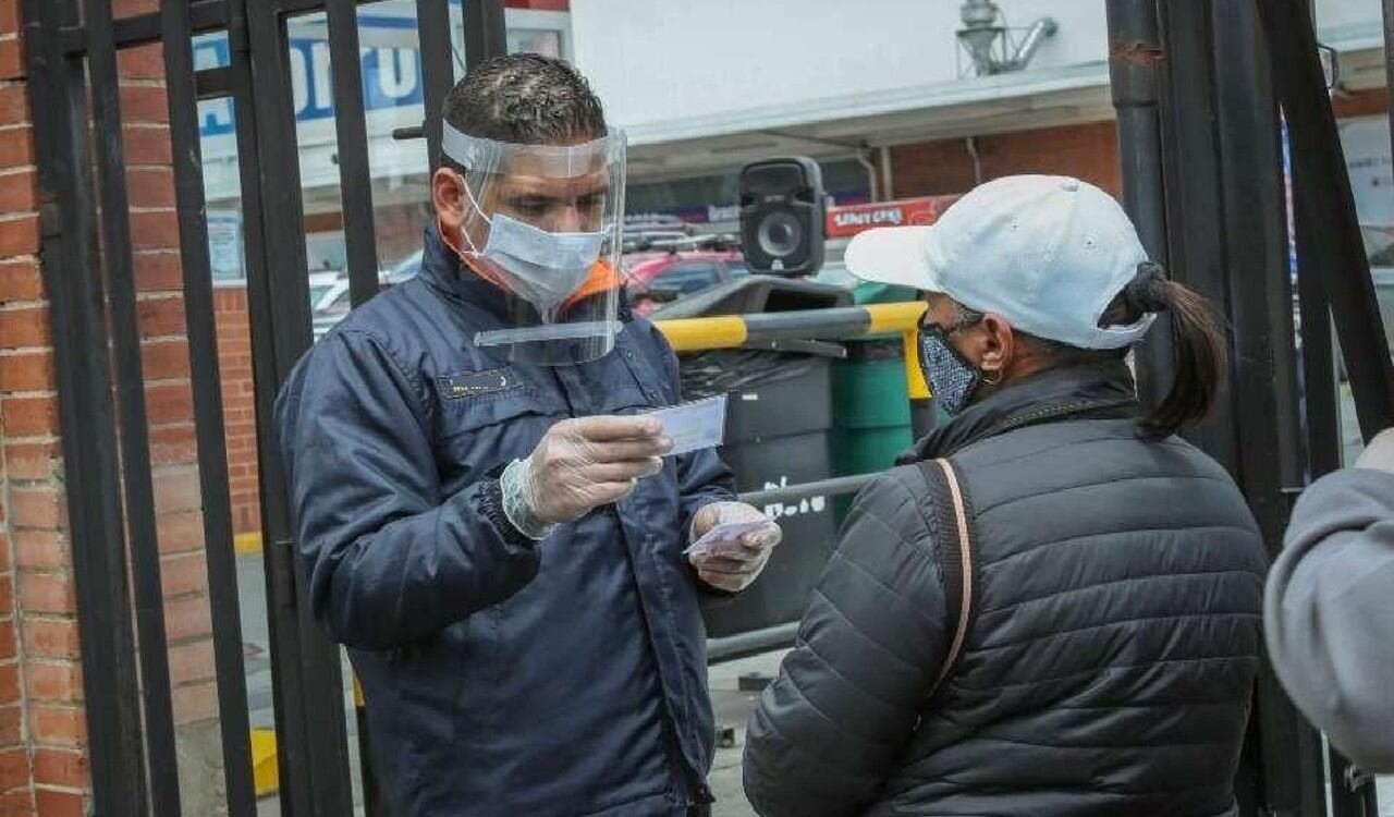 Los sitios públicos deberán exigirle el carné de vacunación a los ciudadanos mayores de 18 años desde este 16 de noviembre