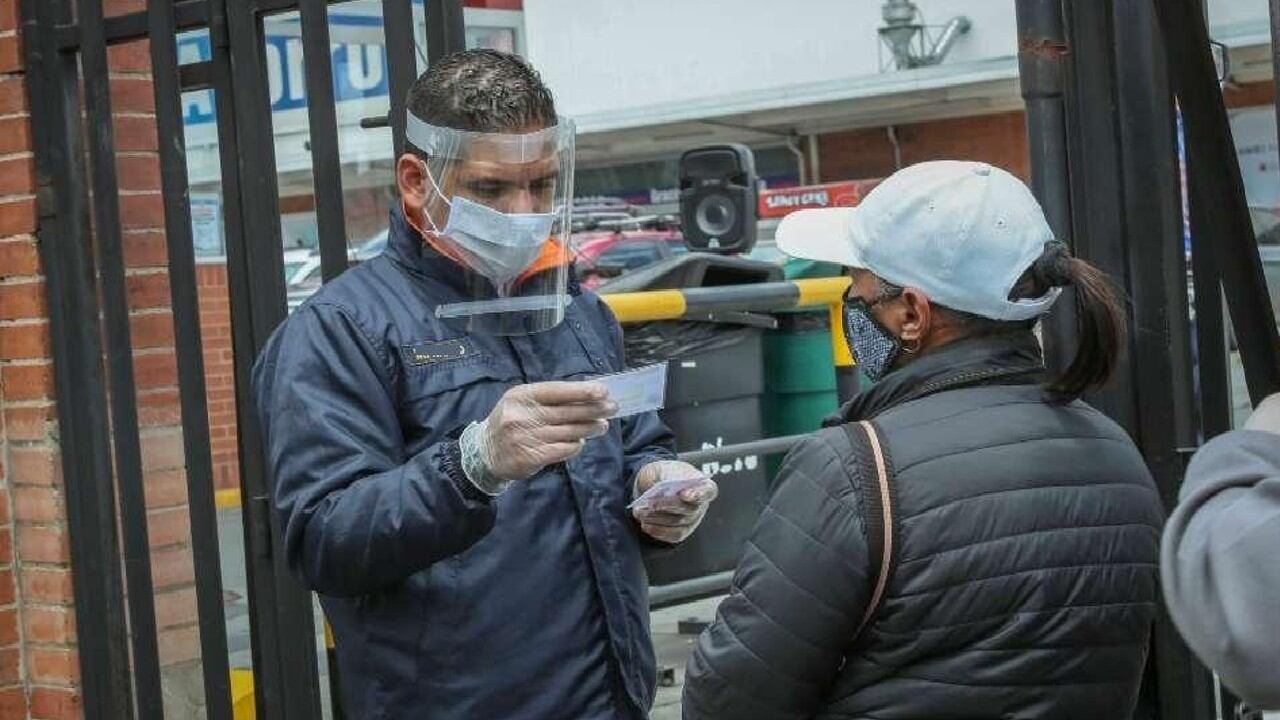 Los sitios públicos deberán exigirle el carné de vacunación a los ciudadanos mayores de 18 años desde este 16 de noviembre.