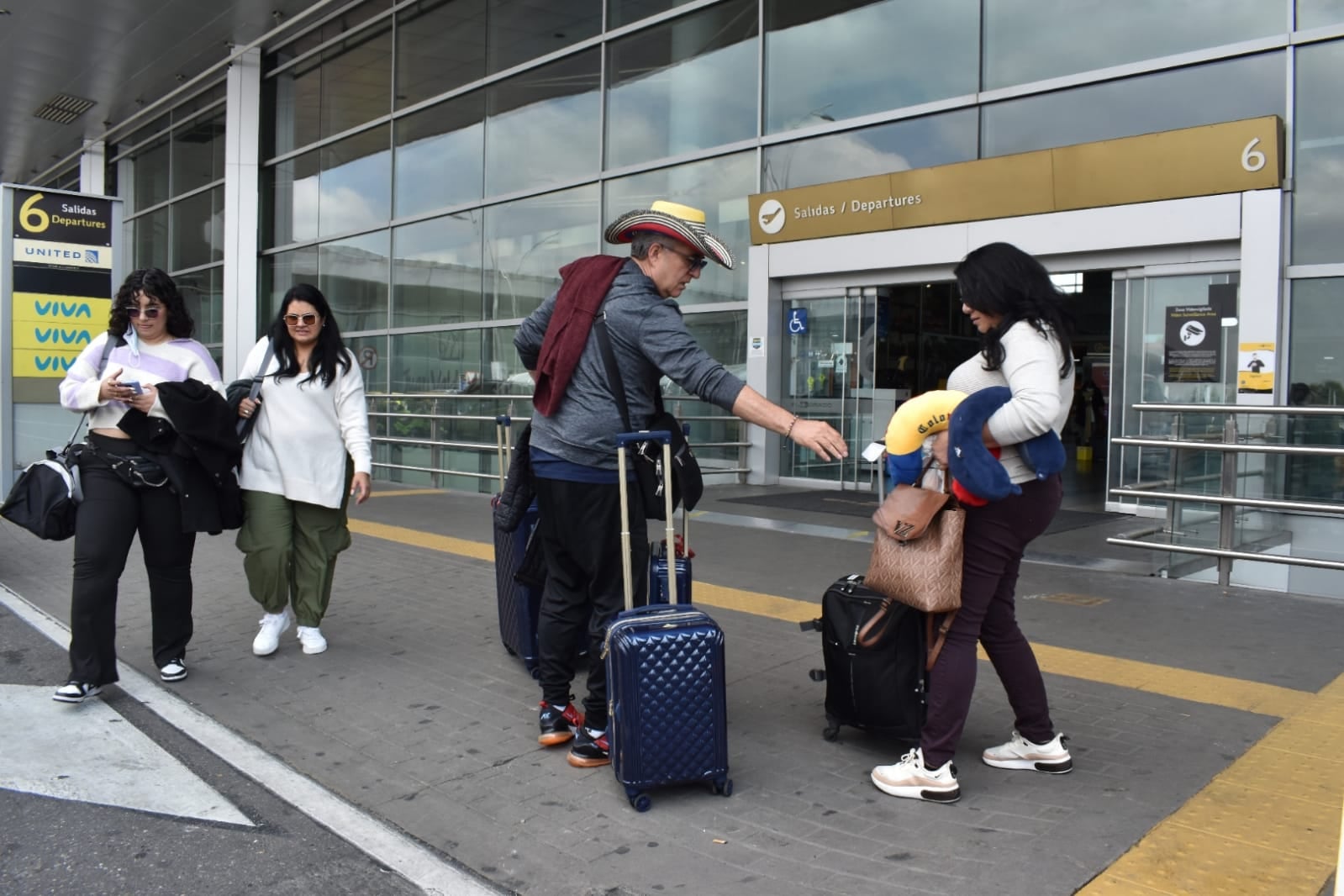 Crisis de pasajeros en el aeropuerto El Dorado