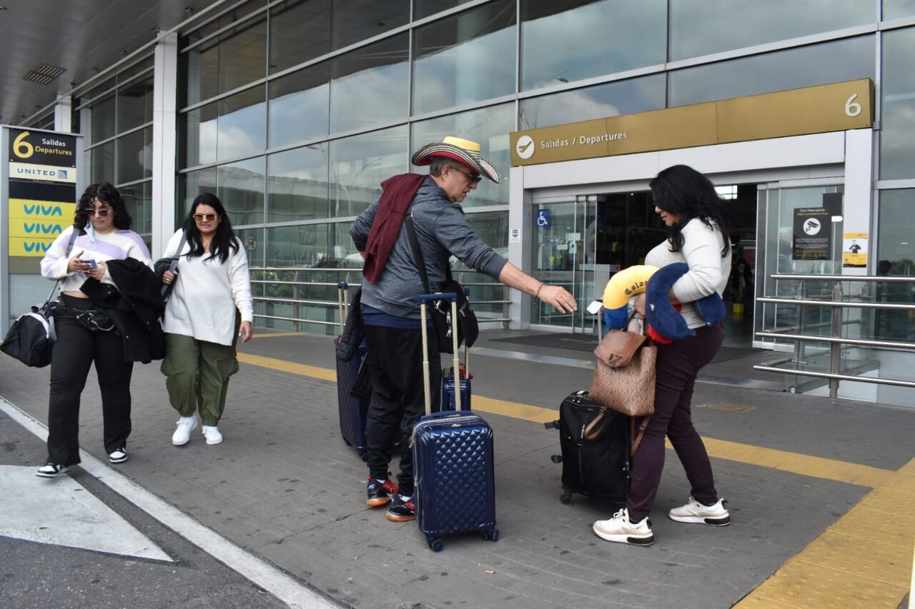 Crisis de pasajeros en el aeropuerto El Dorado