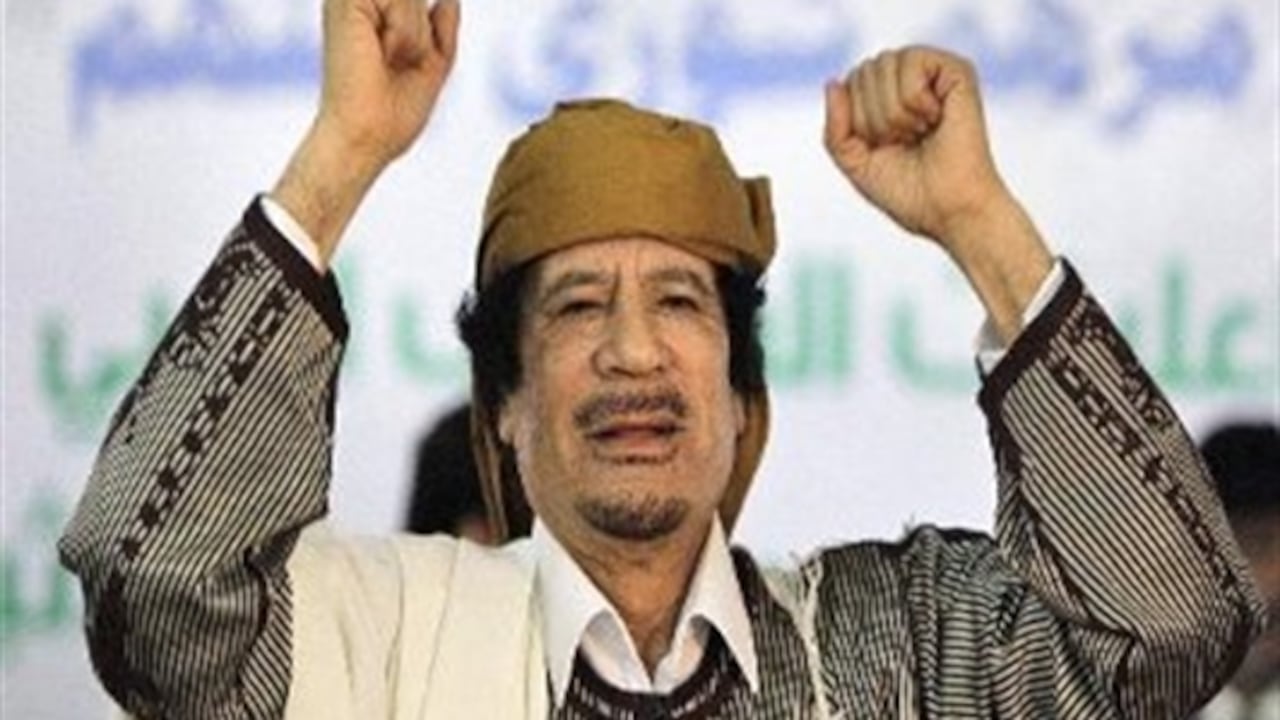 "Es único en su discurso, en su comportamiento, en sus prácticas y en su estrategia (...) Pero es un político astuto, no se confundan en eso, es un sobreviviente político de primer orden": Libia Saad Djebbar, analista experto en Libia