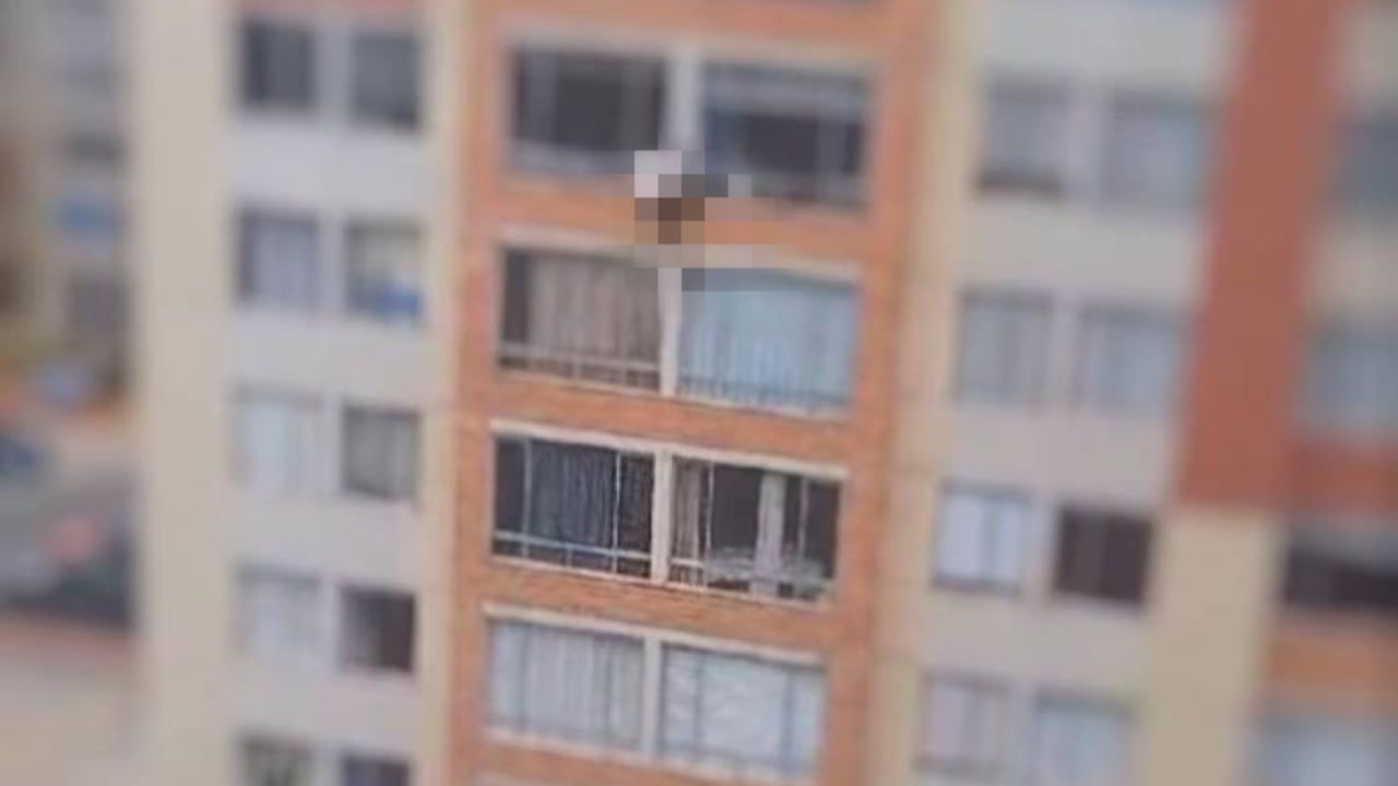 Identifican a mujer que se saltó de un apartamento durante temblor en Bogotá.
