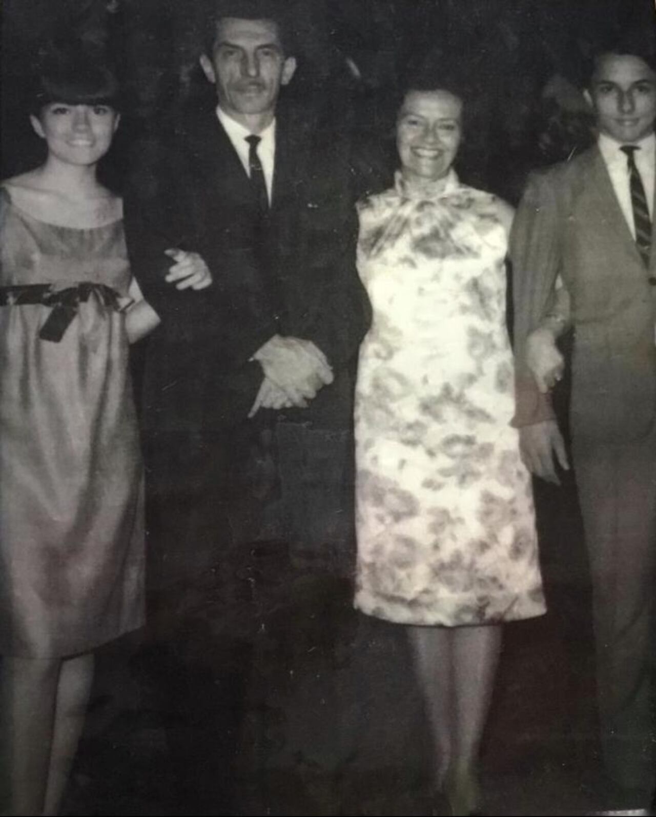 Familia Caicedo en las Bodas de Plata de los padres, 1967 - archivo personal de Rosario Caicedo.