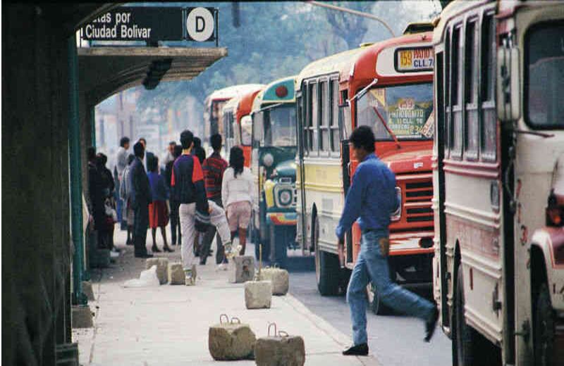 A Finales de 1980 inició la construcción de la Troncal Caracas.