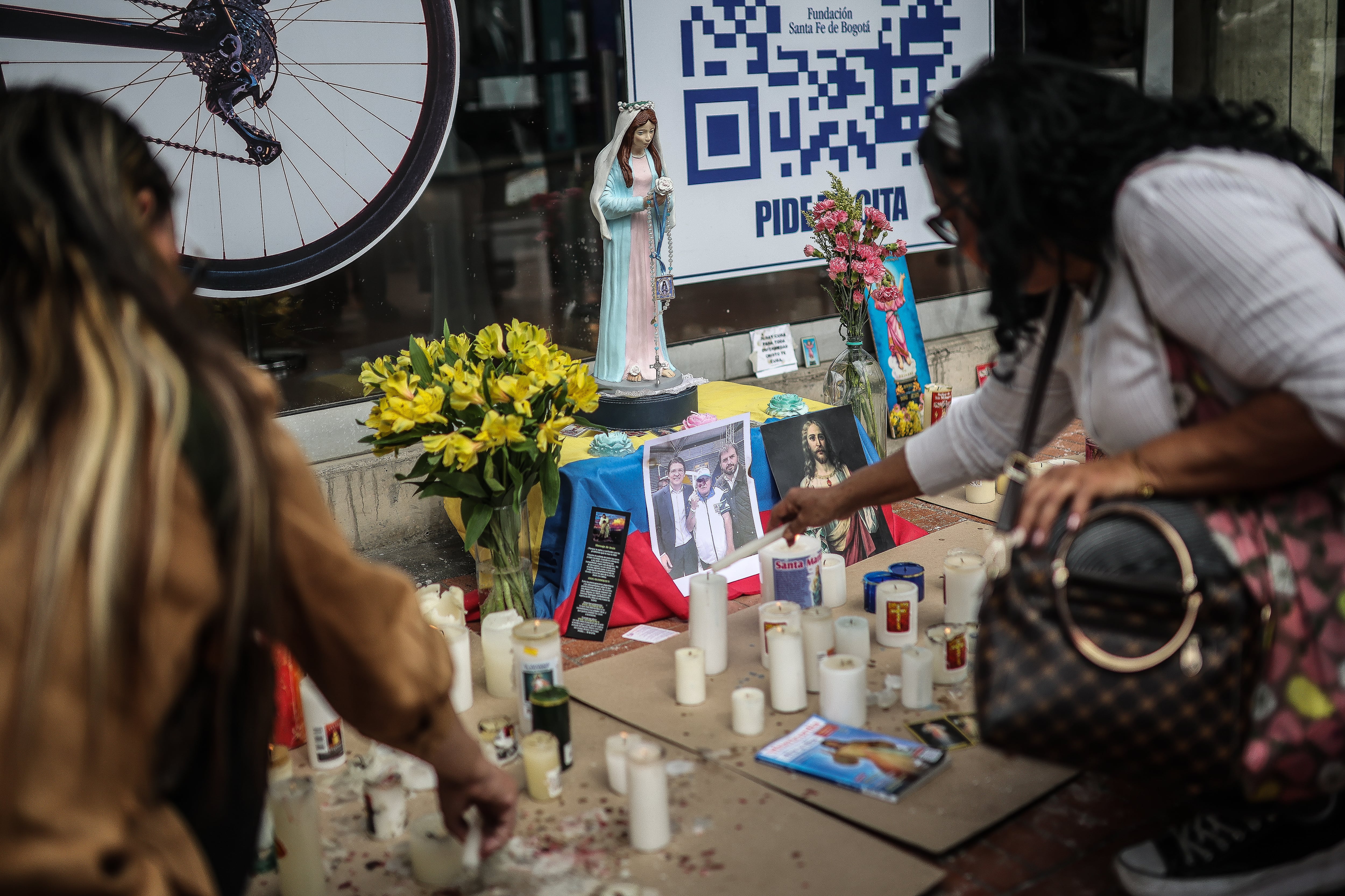 Jornada de oración en la Fundación Santa Fe por la salud del precandidato presidencial Miguel Uribe Turbay