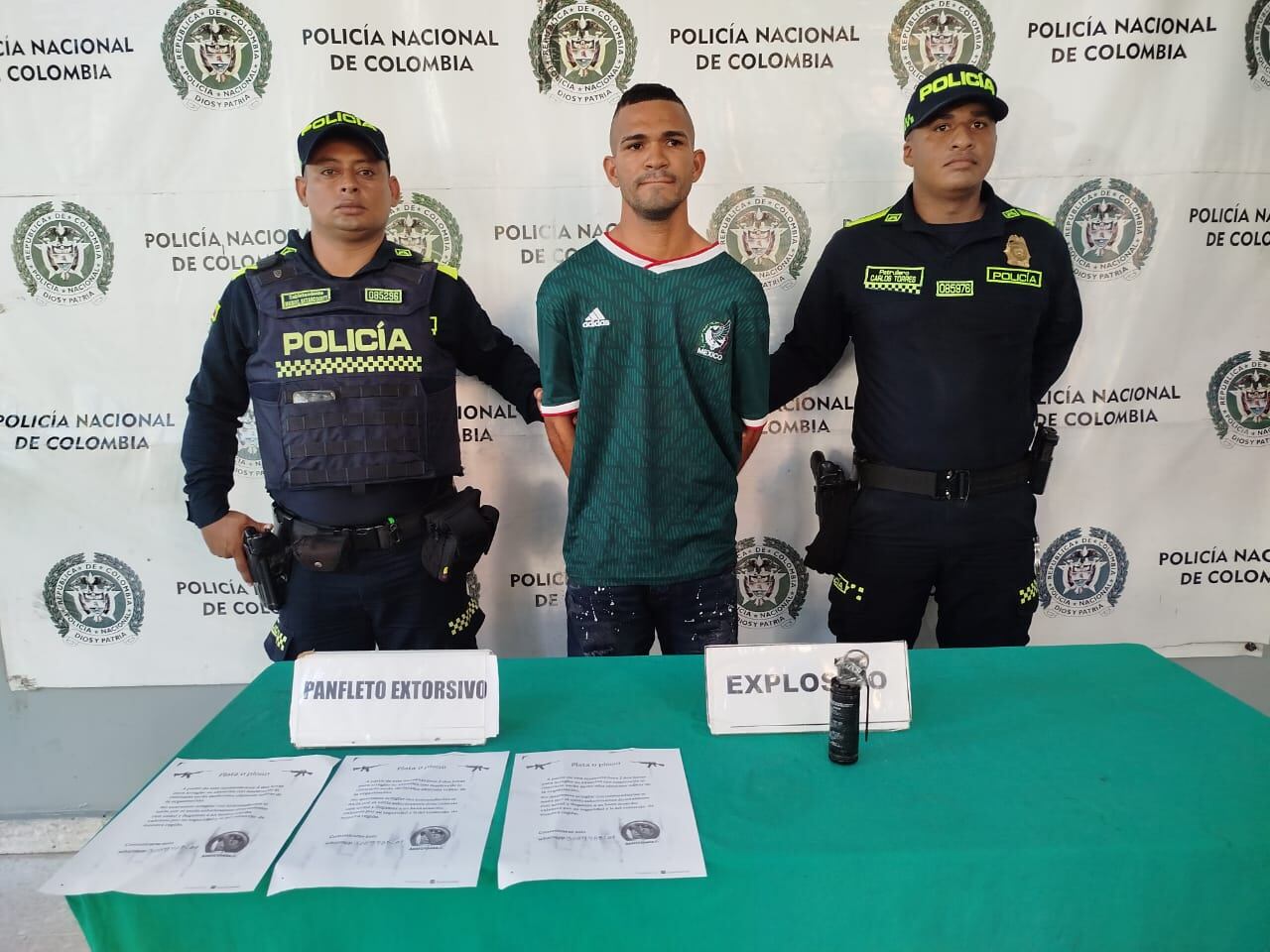 Hombre capturado antes de hacer un ataque con una granada en Barranquilla.
