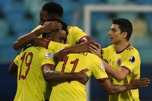 GOIANIA, BRAZIL - JUNE 20: Miguel Borja of Colombia celebrates with teammates Yerry Mina, Juan Cuadrado and Stefan Medina after scoring the first goal of his team during a group B match between Colombia and Peru as part of Copa America Brazil 2021 at Estadio Olimpico on June 20, 2021 in Goiania, Brazil. (Photo by Alexandre Schneider/Getty Images)