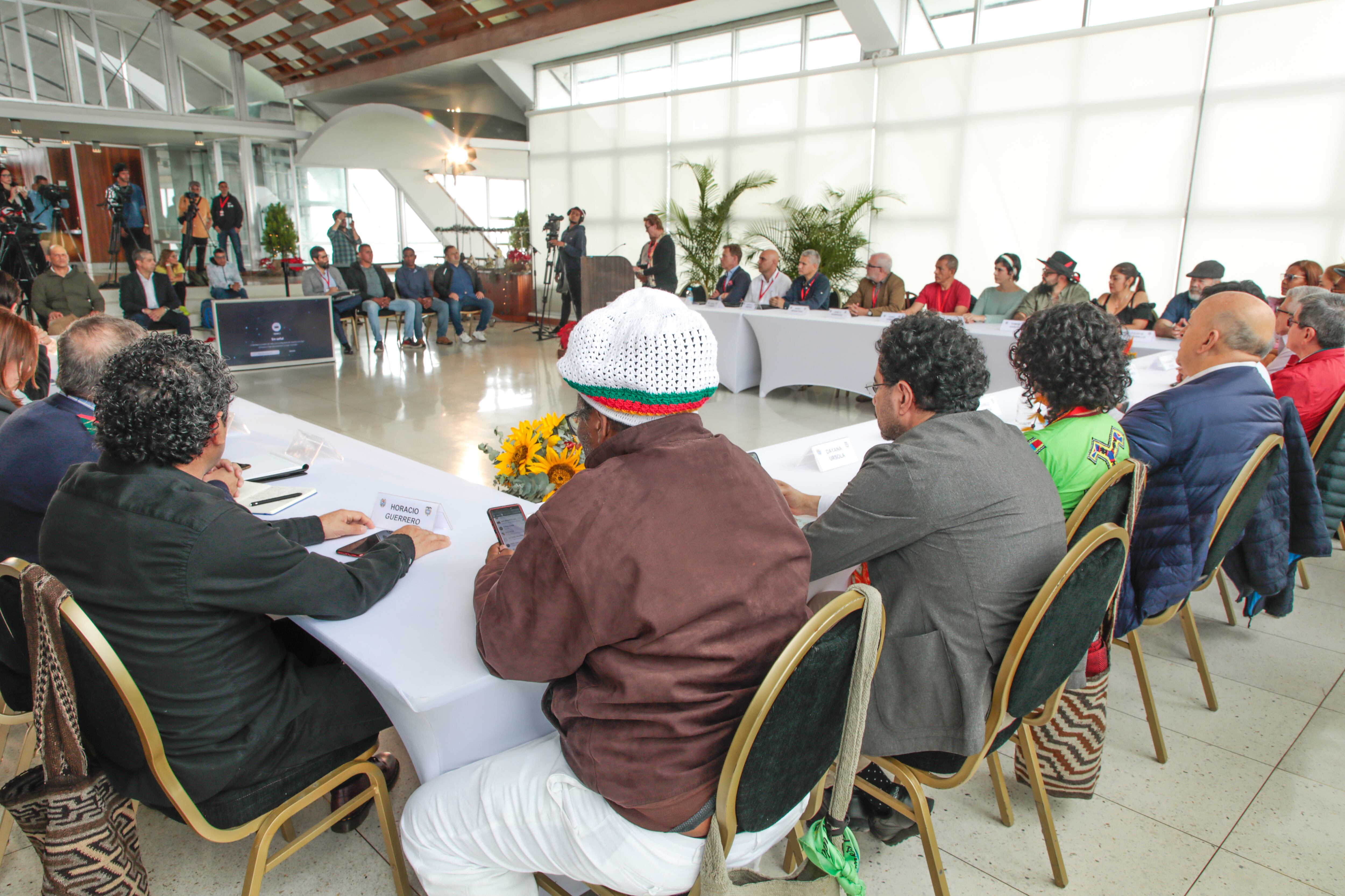 Delegaciones de paz del Gobierno y del ELN en Caracas (Venezuela)