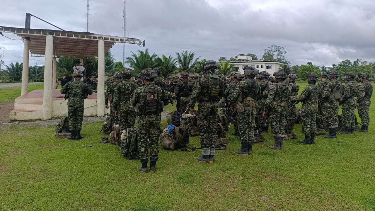 La Fiscalía capturó por presuntos hechos de corrupción a varios militares.