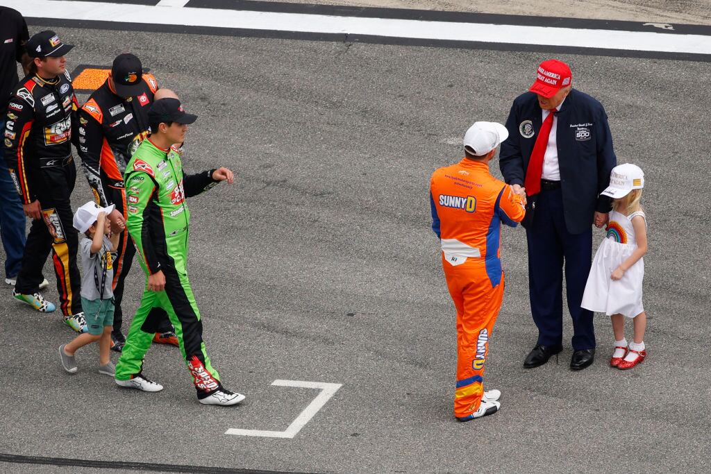 Trump afirmó en Fox News que el país está recuperando su ánimo y entusiasmo.