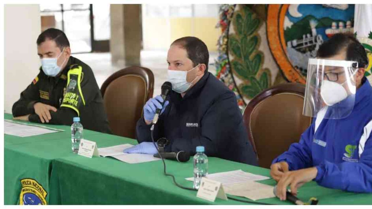 General Carlos Rodríguez, director de Tránsito de la Policía; Juan Francisco Espinosa, director de Migración, y Camilo Pabón, superintendente de Transporte
