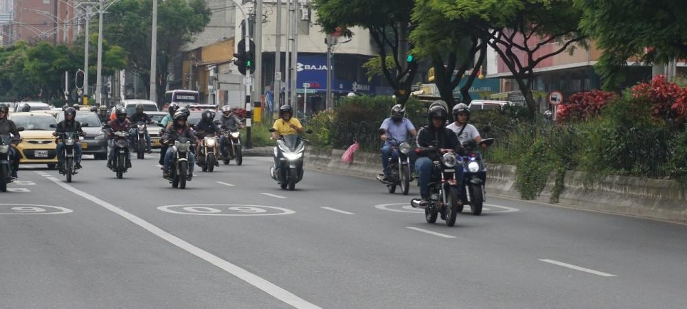 El terreno montañoso de Medellín convierte la suspensión y el motor en factores clave para elegir una moto.
