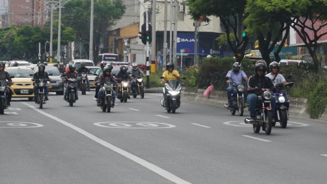 El terreno montañoso de Medellín convierte la suspensión y el motor en factores clave para elegir una moto.