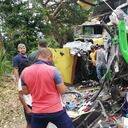 Accidente de bus de servicio público dejó seis personas heridas.