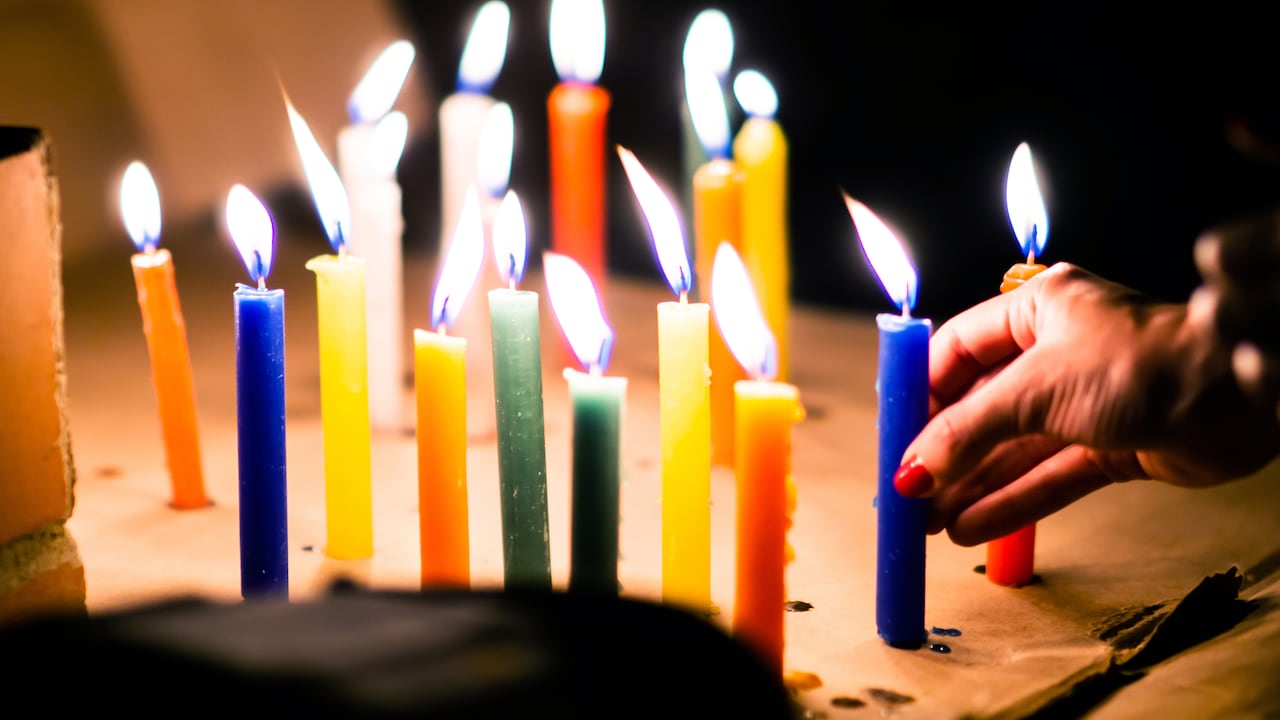 El Día de las Velitas marca el inicio de la Navidad y es una fecha que se celebra de manera especial en países como Colombia.