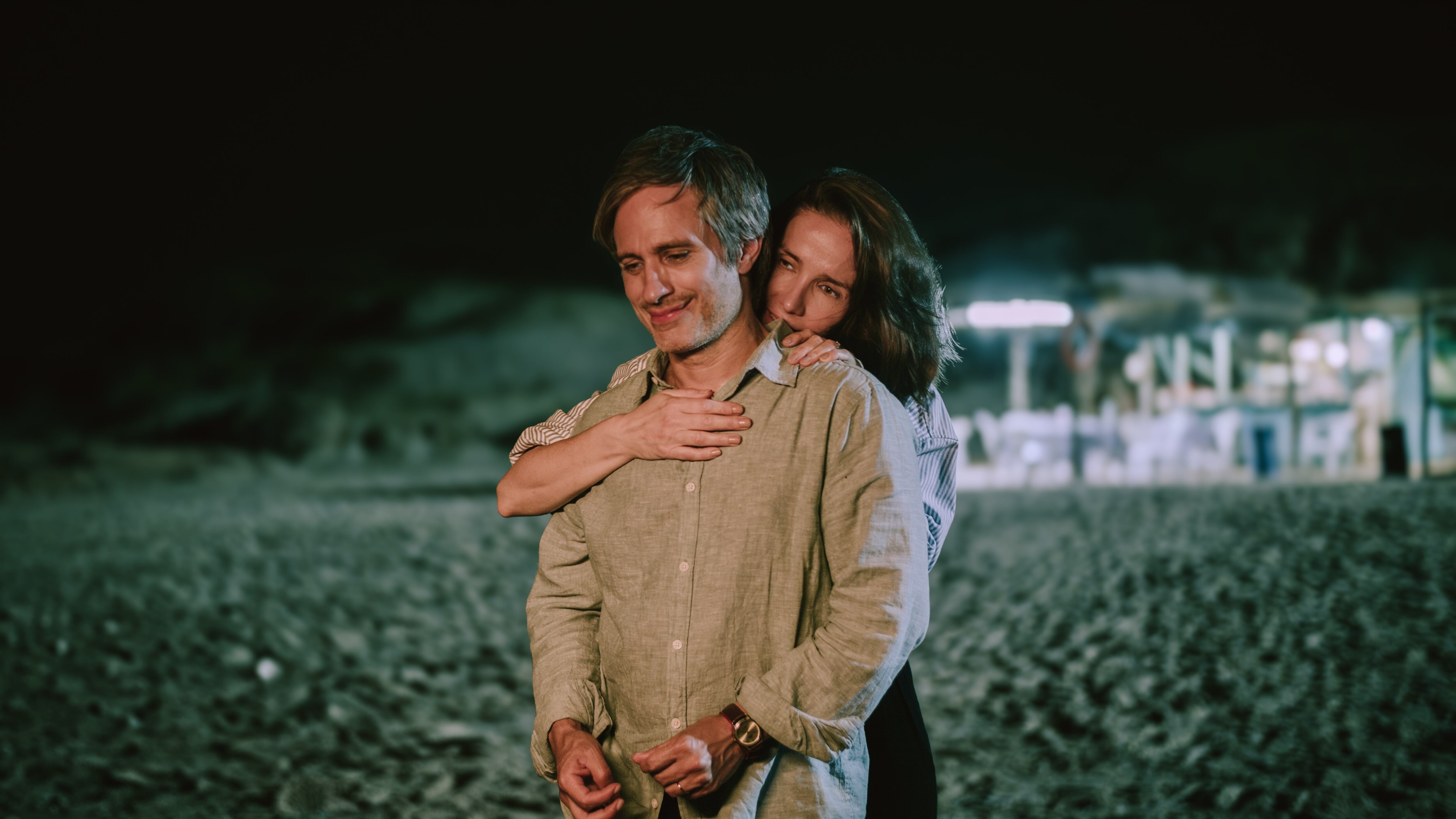 Nada entre los dos’, es una película de comedia romántica argentina-uruguaya de 2026 dirigida por Juan Taratuto. Protagonizada por Natalia Oreiro y Gael García Bernal
