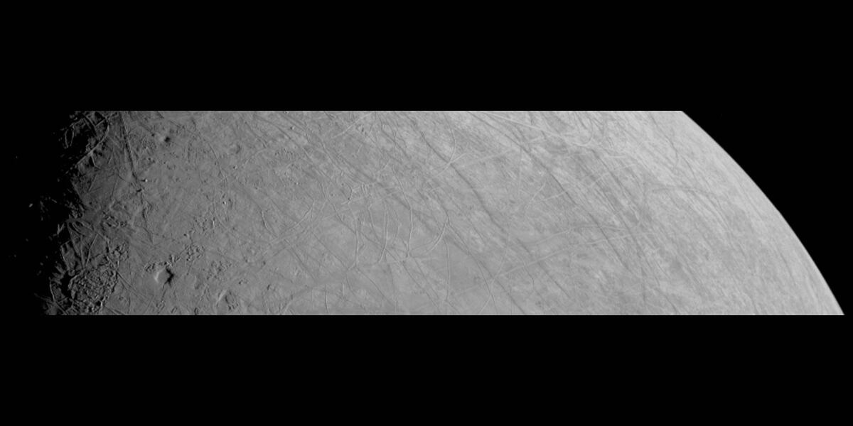 Sonda espacial Juno compartió imágenes de Europa, una de las lunas de Júpiter