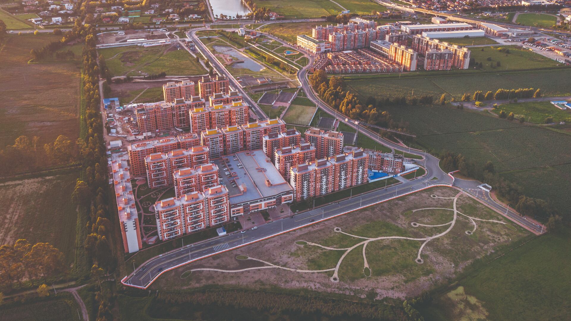 Desde 2019, todos los proyectos de Constructora Capital cuentan con certificación ambiental en ahorro de agua, energía y disminución de emisiones de las viviendas.