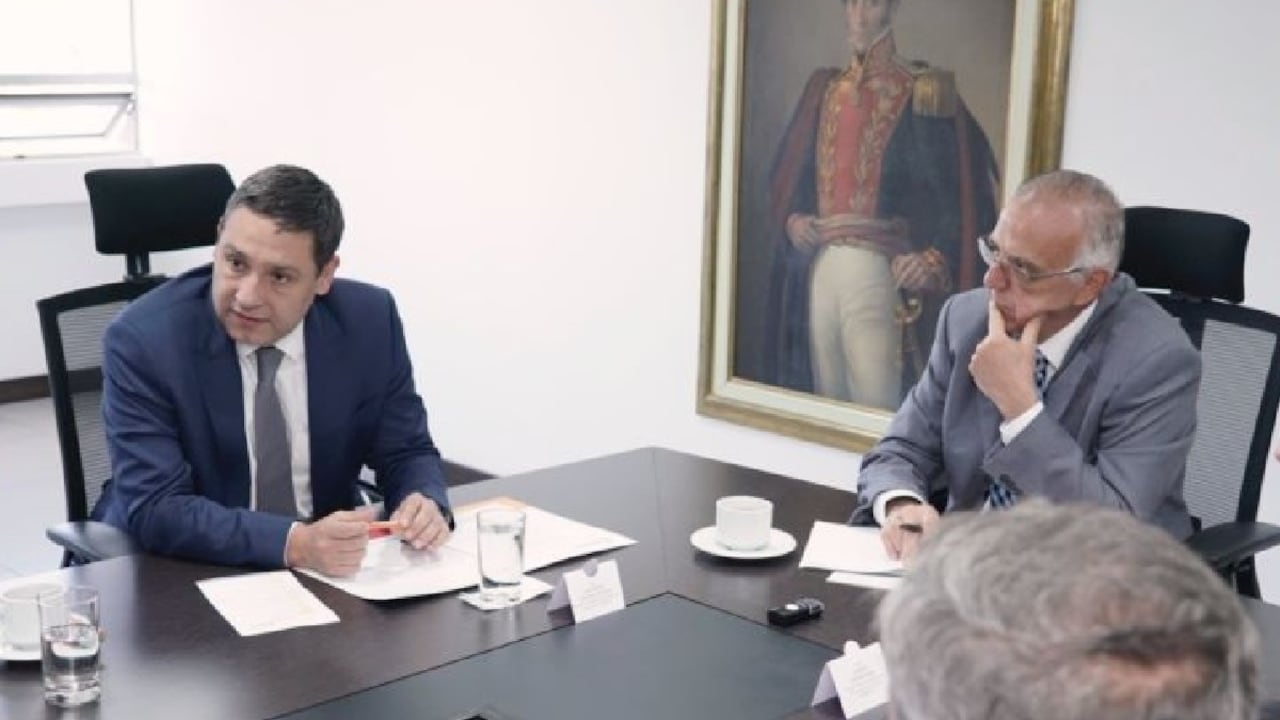 El ministro de las TIC, Mauricio Lizcano, señaló que el próximo miércoles estará listo un primer borrador de un plan estratégico de seguridad.