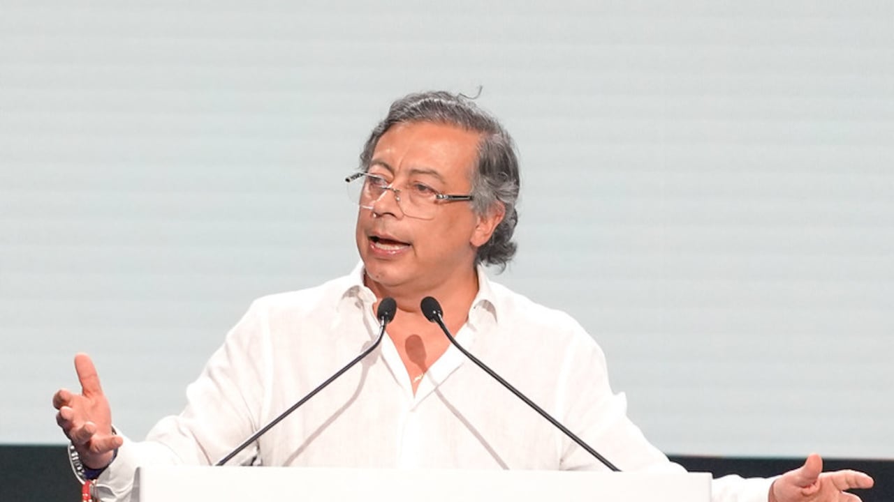 El presidente Gustavo Petro ha pedido frenar los negocios con privados.