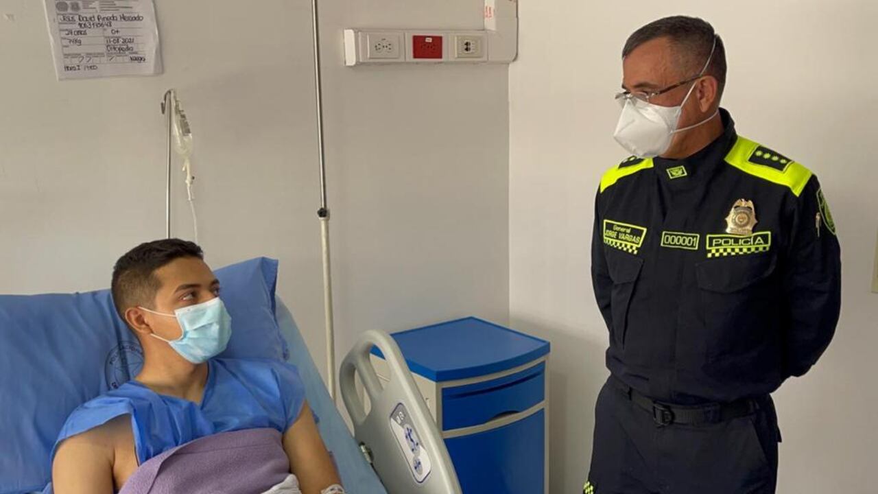 Los colombianos ven más cercana a la Policía Nacional.