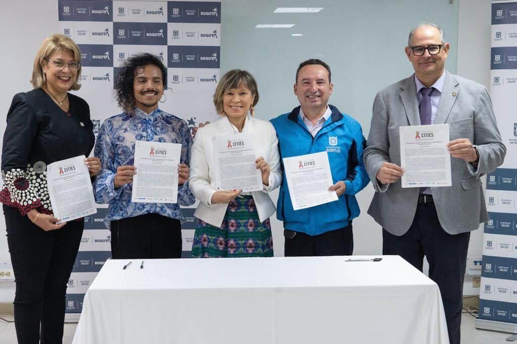 Con la firma, Bogotá podrá recibir apoyo para acelerar la respuesta ante el virus y las infecciones de transmisión sexual