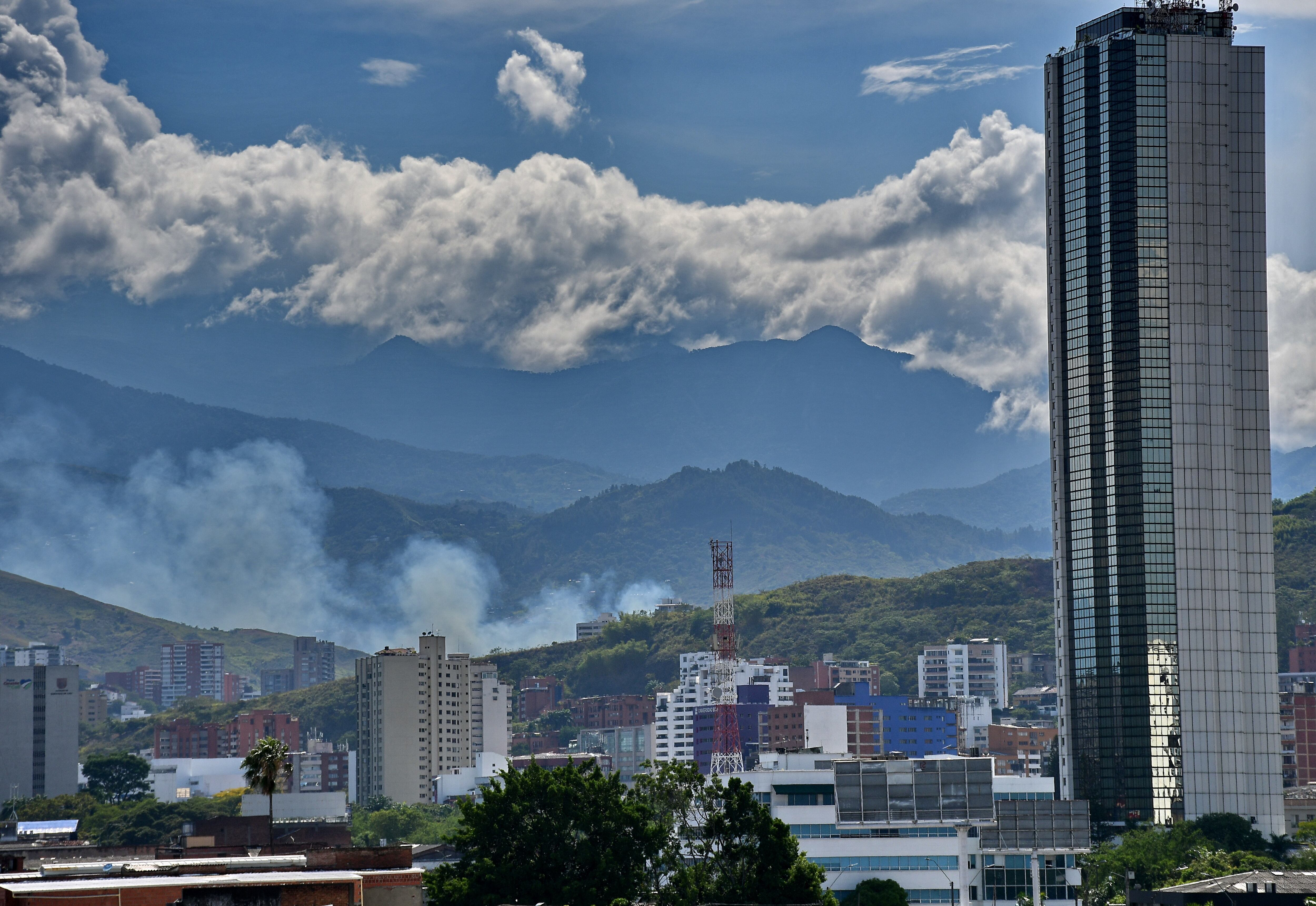 incendio forestal amenaza al jardín Botánico de Cali
