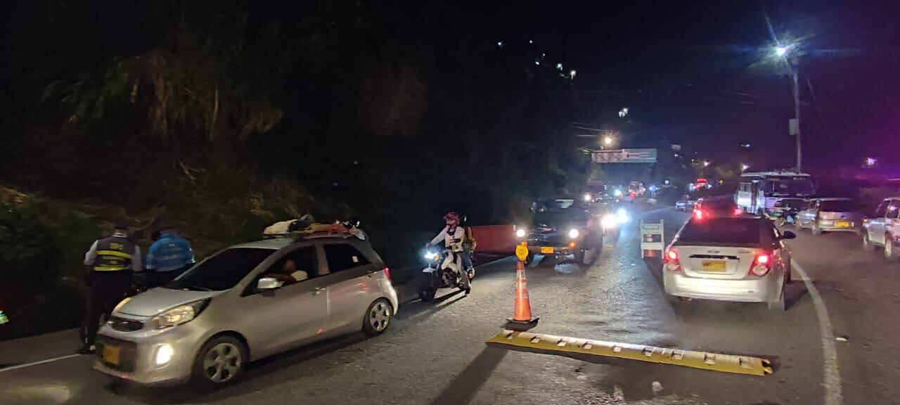 Para el cierre del día, la operación retorno avanzó a paso lento pero sin ningún inconveniente en las entradas a la capital vallecaucana pero. Foto: José Luis Guzmán/El País