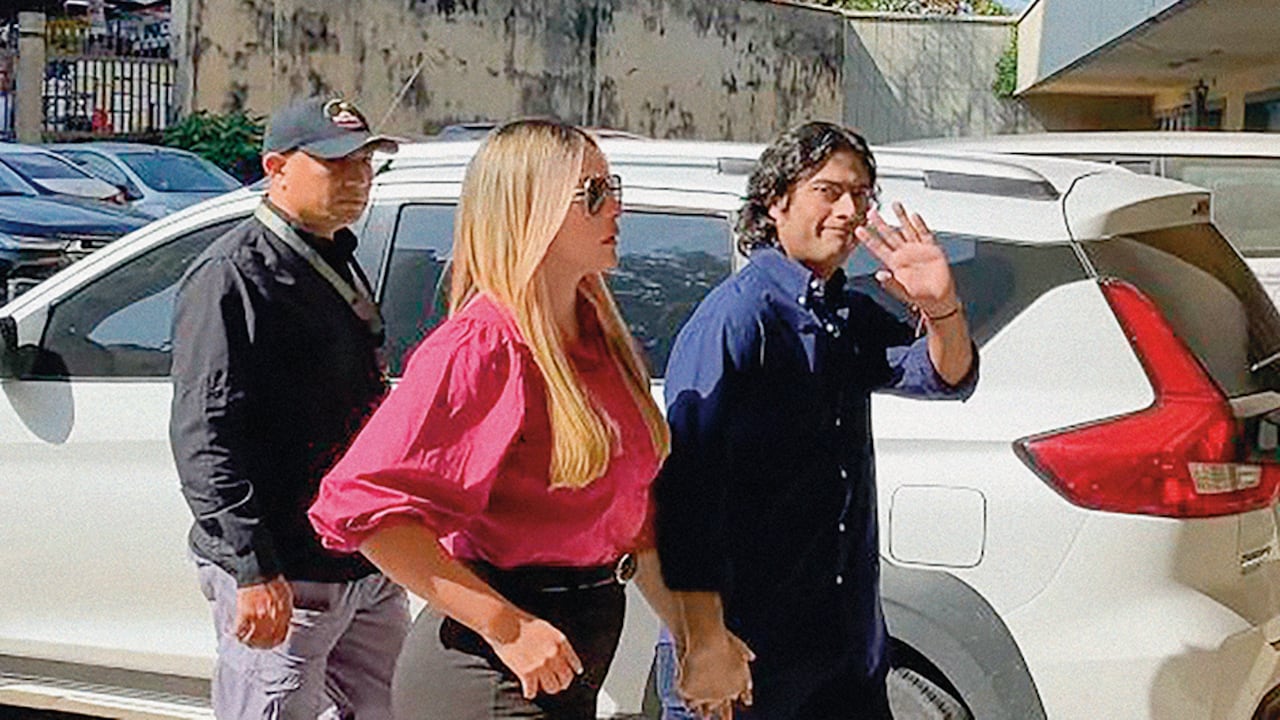 Nicolás Petro llegó acompañado de su actual pareja, Laura Ojeda, al juicio en Barranquilla. Ha presentado recursos que no han permitido el avance del proceso en su contra.