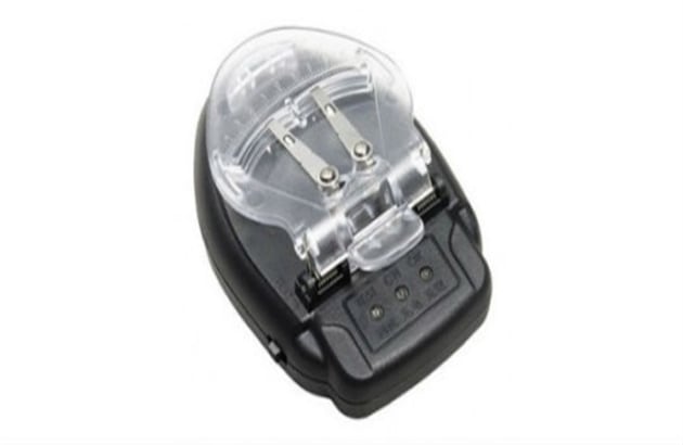 Los cargadores universales son indispensables para  aquella mujer que vive corriendo todo el día de un lugar a otro. Puede conseguirlos enlas tiendas de tecnología.