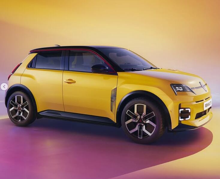 El Renault 5 ha tenido una muy buena salida en Francia. Compite con Tesla.