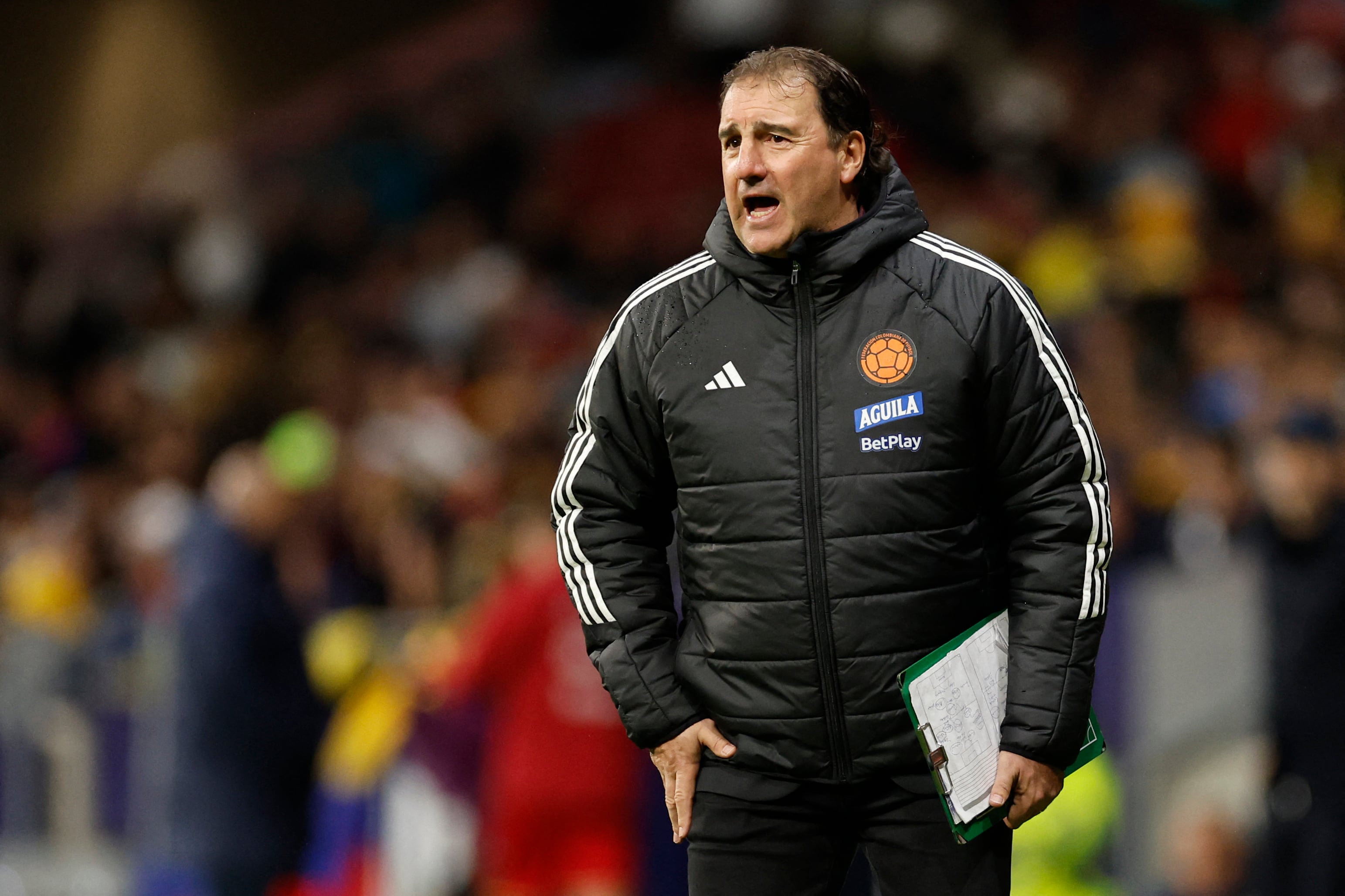 Colombia's coach Nestor Lorenzo shouts instructions to his players from the touchline during the international friendly football match between Romania and Colombia at the Metropolitano stadium in Madrid on March 26, 2024. (Photo by OSCAR DEL POZO / AFP)