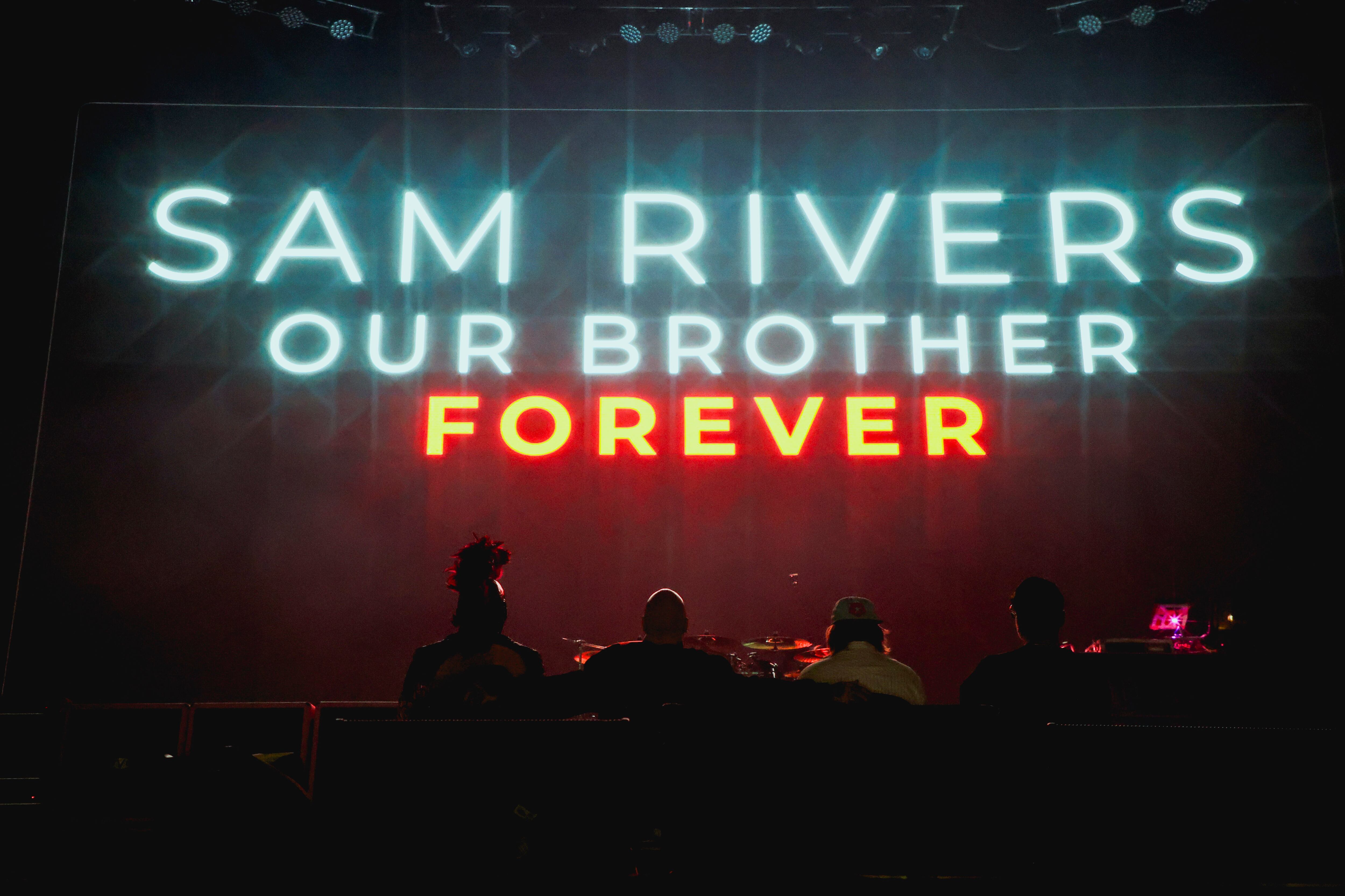 Limp Bizkit cierra Loserville en el MedPlus de Bogotá (dic 5, 2025).