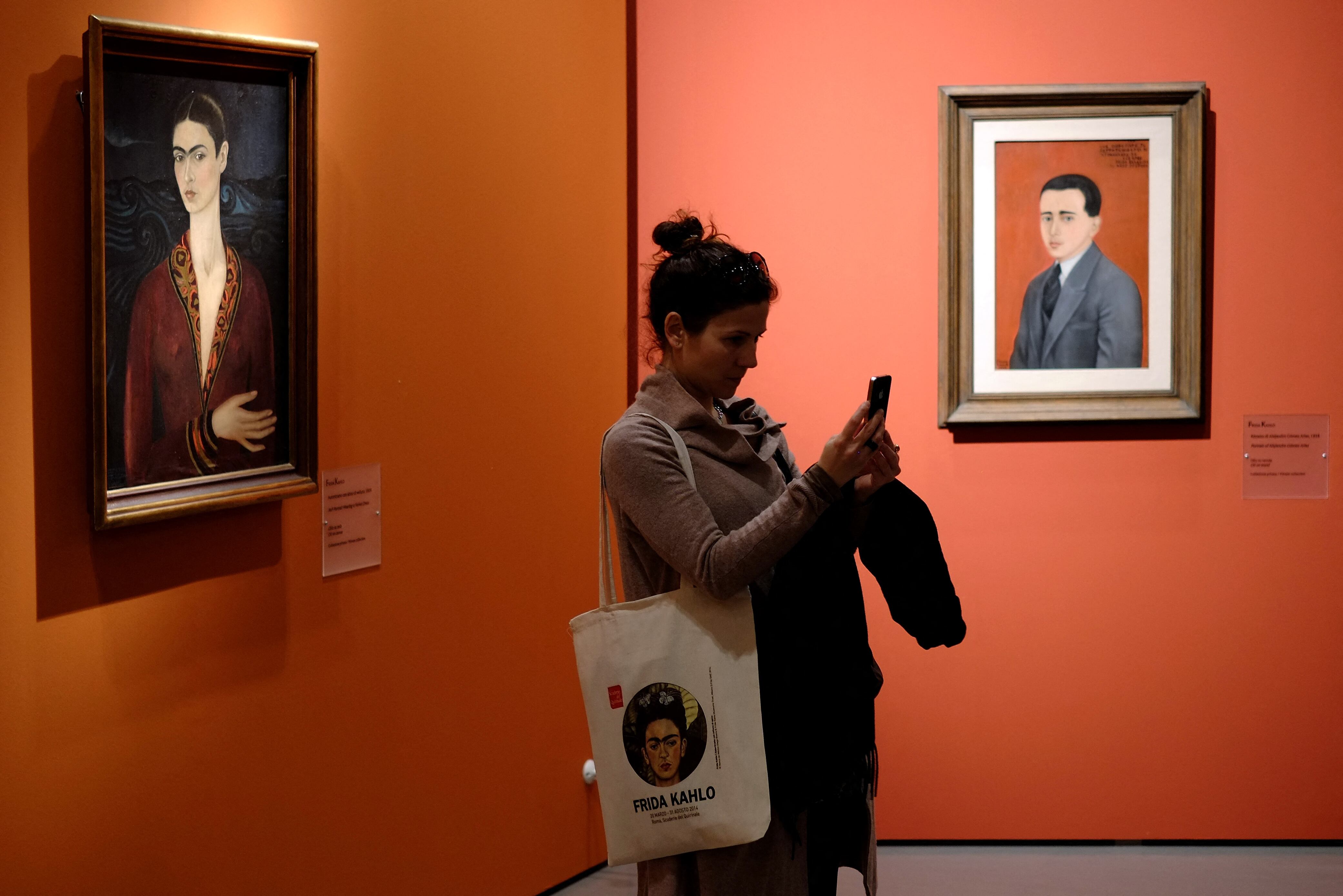 Una retrospectiva de la artista mexicana Frida Kahlo se inaugura el 25 de junio de 2026 en la Tate Modern de Londres, convirtiéndose en la exposición con mayor venta anticipada de entradas en la historia del famoso museo de arte contemporáneo. Foto: Alberto PIZZOLI / AFP