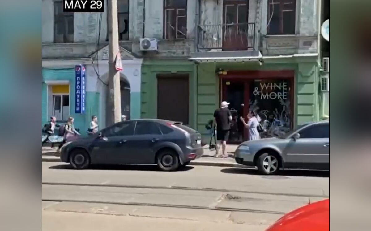 Twitter:@/ZelenskaUA/