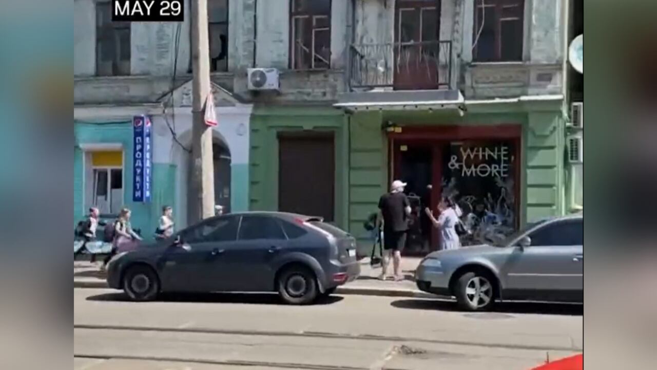 Twitter:@/ZelenskaUA/