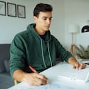 Para los niños y jóvenes, aprender virtualmente, aunque tiene ventajas porque les da cierta independencia, no resulta del todo favorable en materia de calidad.