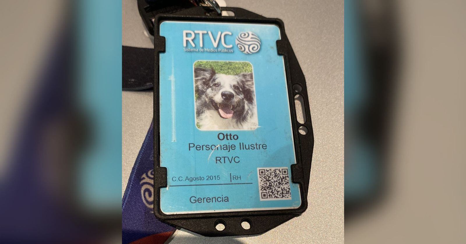 Otto recibió un carné que lo acreditaba como personaje ilustre de RTVC.