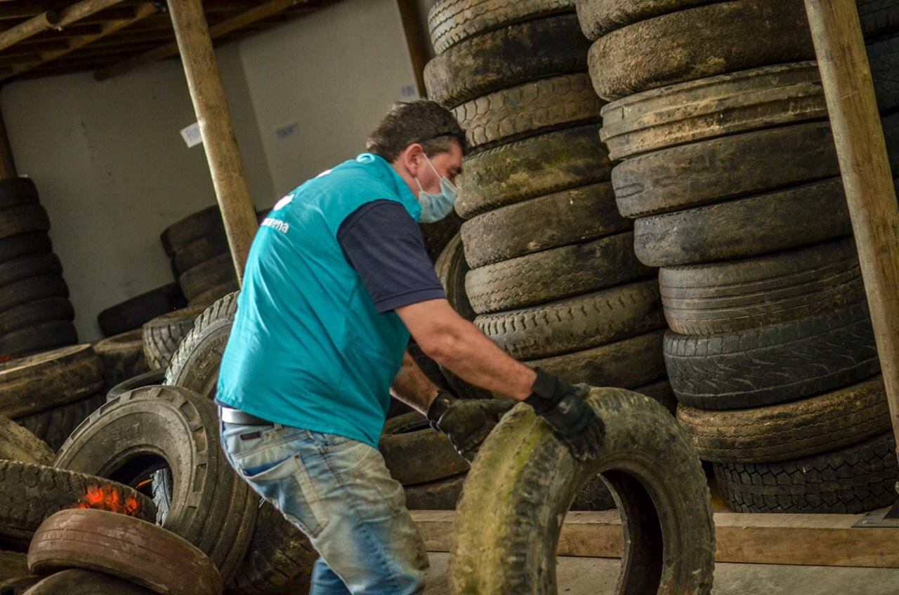 Centro de acopio de llantas usadas