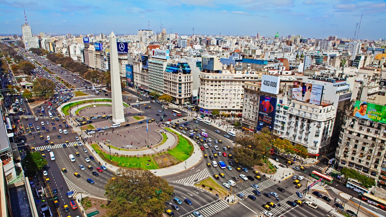 Con el escrutinio meticuloso de algoritmos avanzados, una ciudad latinoamericana ha sido seleccionada como la más bella, desentrañando los elementos que la Inteligencia Artificial valora en su definición de la estética urbana.