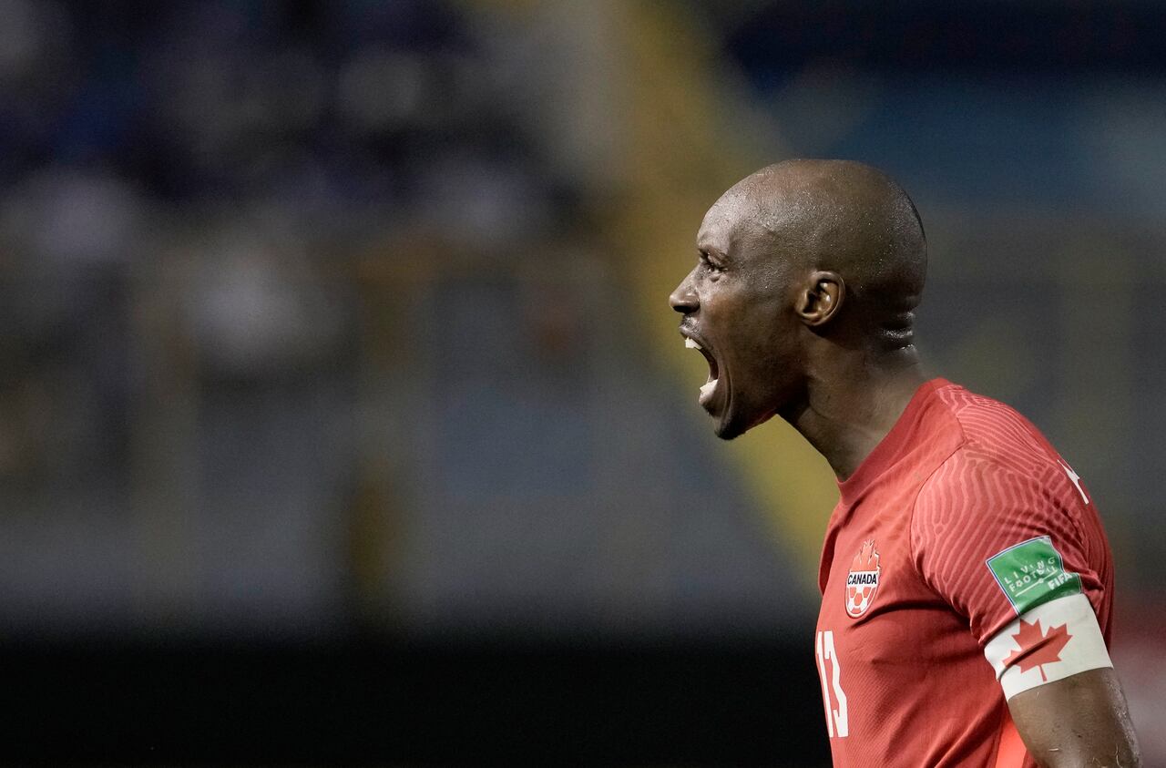Atiba Hutchinson fue el autor del primer tanto de Canadá en la victoria sobre El Salvador
