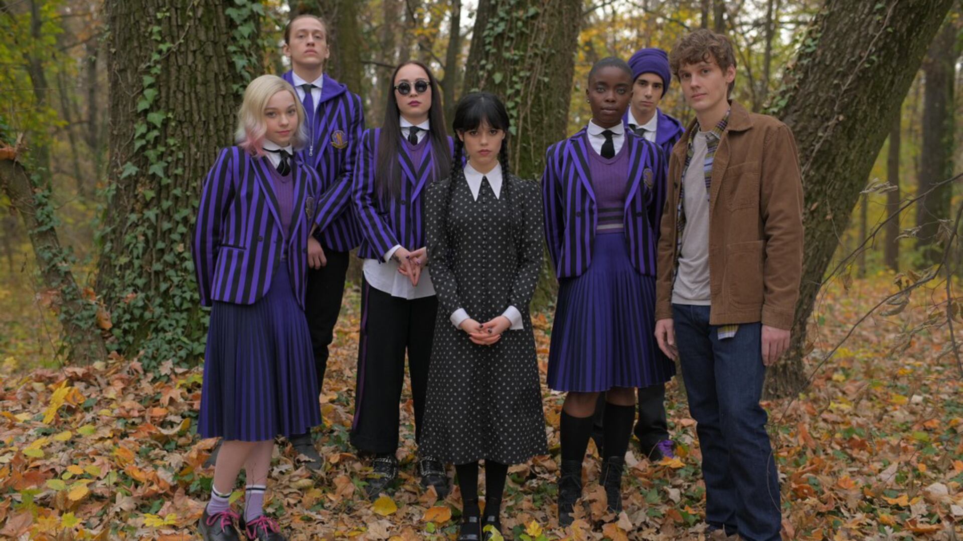 Parte del elenco juvenil de Merlina.