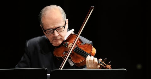 Para Carlos Villa, el violín no fue un instrumento, sino la “extensión natural de su cuerpo”. La música fluía de su interior, el instrumento la materializaba.