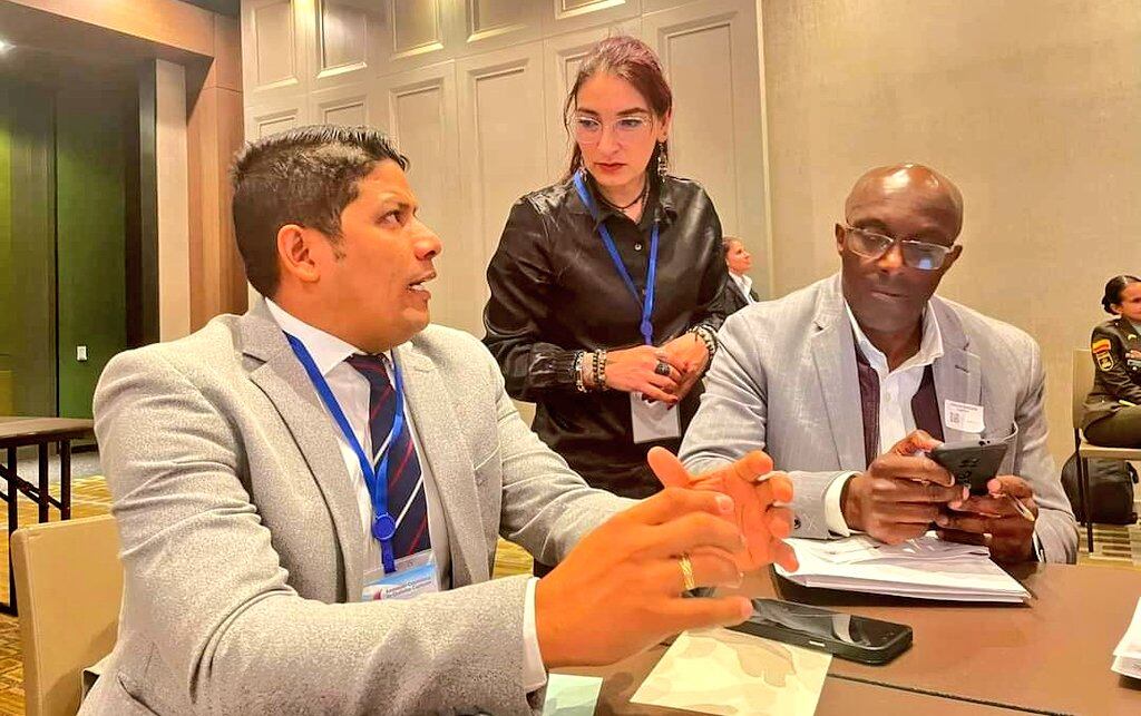 A la izquierda,  el alcalde de Malambo Rumenigge Monsalve Álvarez