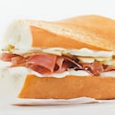 Jamón serrano, queso manchego y alioli. Vea más galerías.